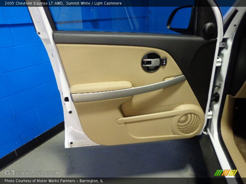 Summit White / Light Cashmere 2005 Chevrolet Equinox LT AWD
