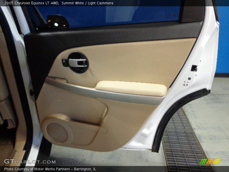 Summit White / Light Cashmere 2005 Chevrolet Equinox LT AWD