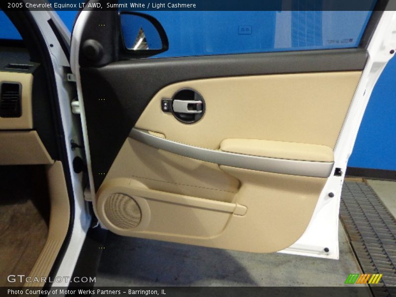 Summit White / Light Cashmere 2005 Chevrolet Equinox LT AWD