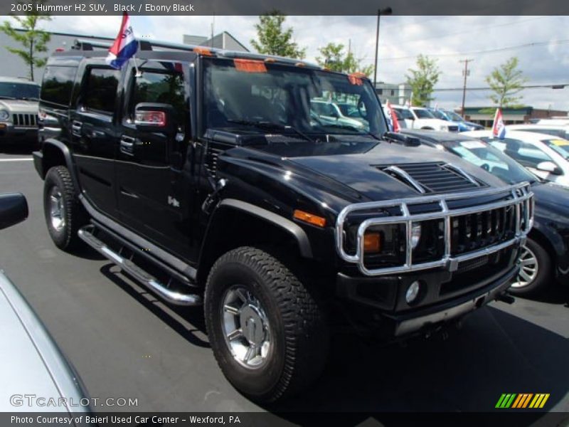 Front 3/4 View of 2005 H2 SUV