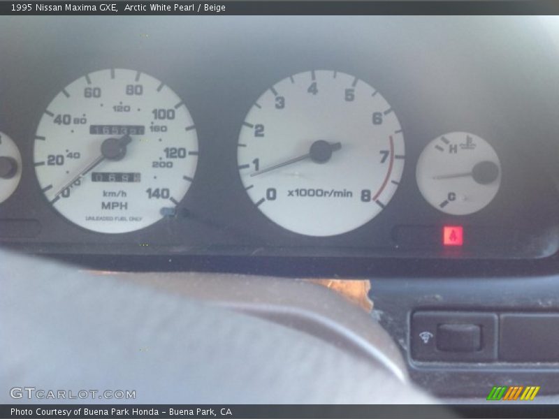 Arctic White Pearl / Beige 1995 Nissan Maxima GXE