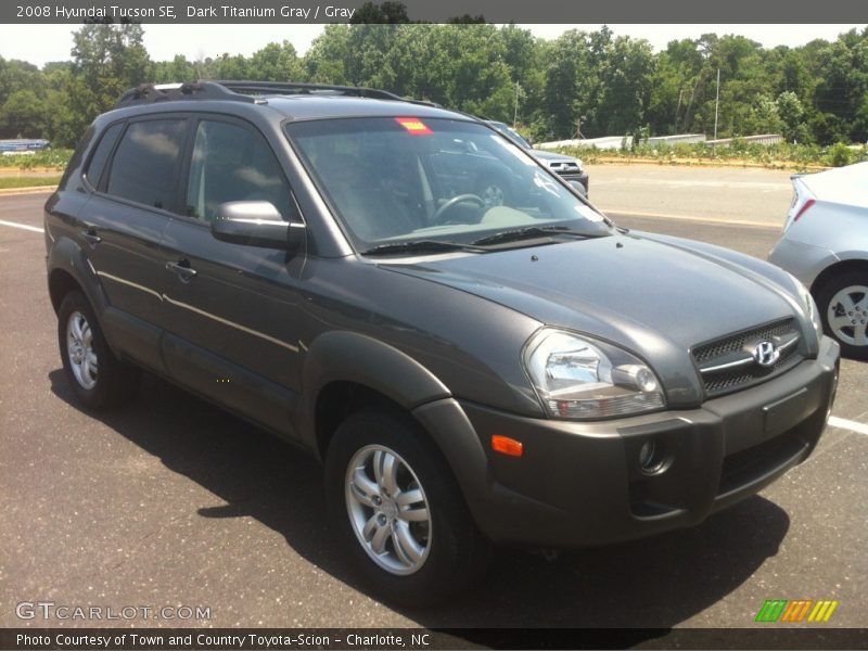 Front 3/4 View of 2008 Tucson SE
