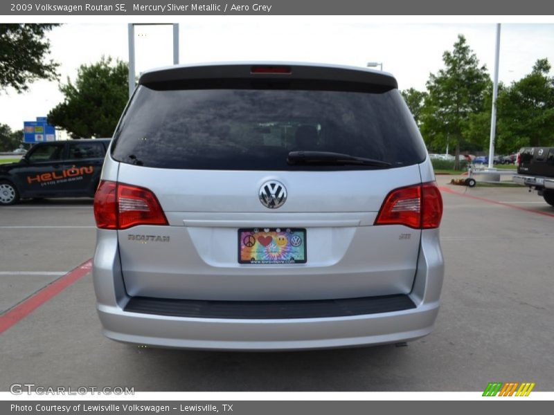 Mercury Sliver Metallic / Aero Grey 2009 Volkswagen Routan SE