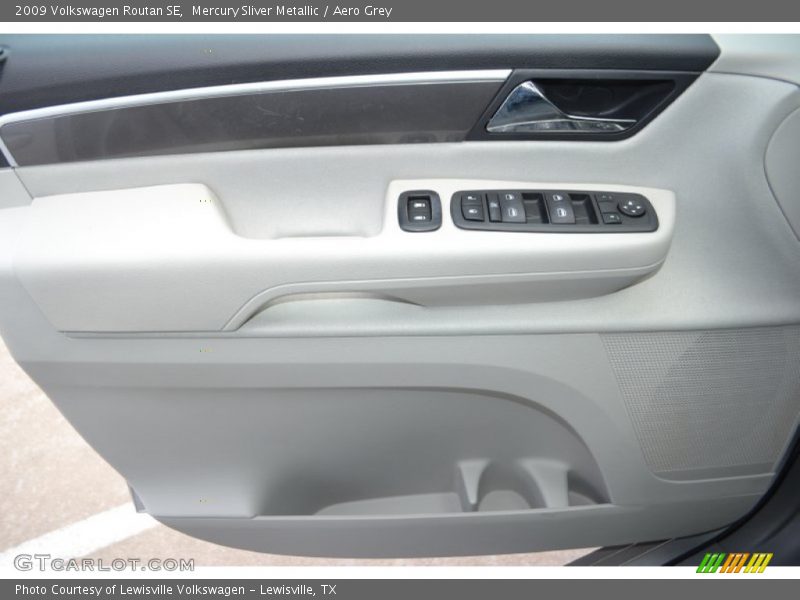 Mercury Sliver Metallic / Aero Grey 2009 Volkswagen Routan SE