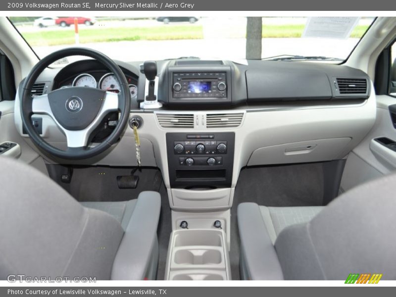 Mercury Sliver Metallic / Aero Grey 2009 Volkswagen Routan SE