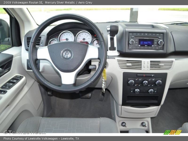 Mercury Sliver Metallic / Aero Grey 2009 Volkswagen Routan SE