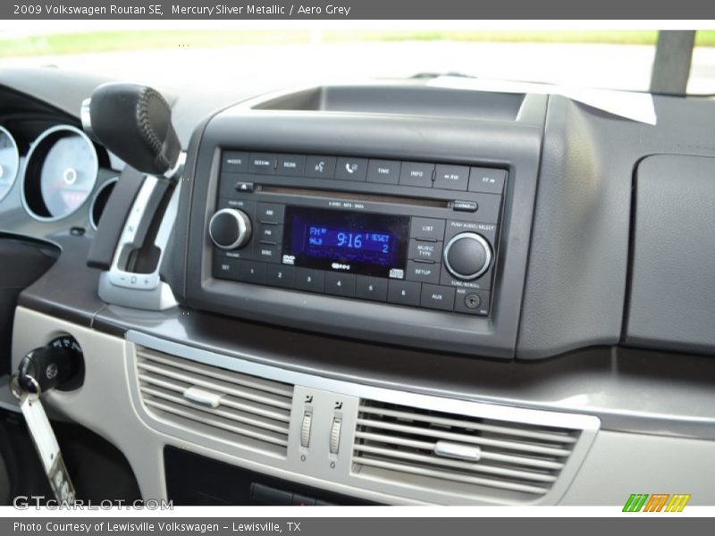Mercury Sliver Metallic / Aero Grey 2009 Volkswagen Routan SE