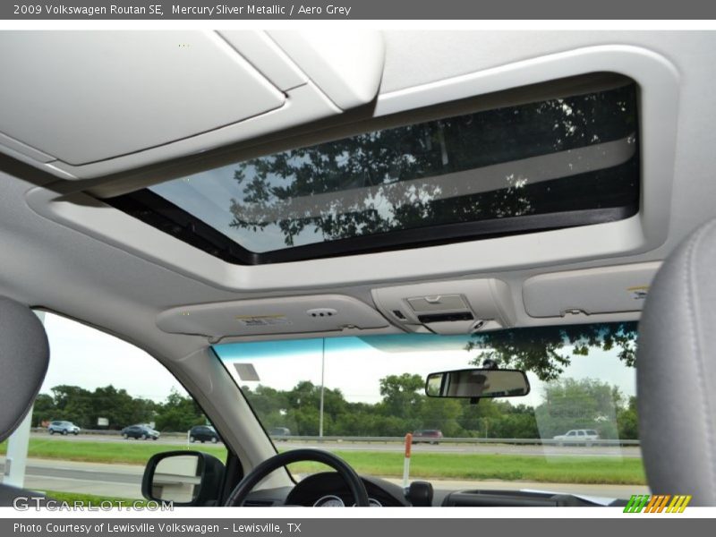 Mercury Sliver Metallic / Aero Grey 2009 Volkswagen Routan SE