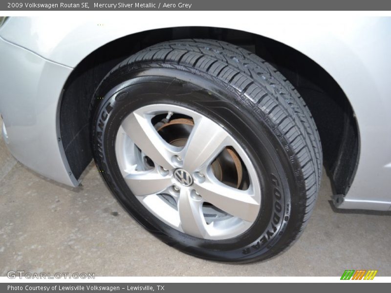 Mercury Sliver Metallic / Aero Grey 2009 Volkswagen Routan SE