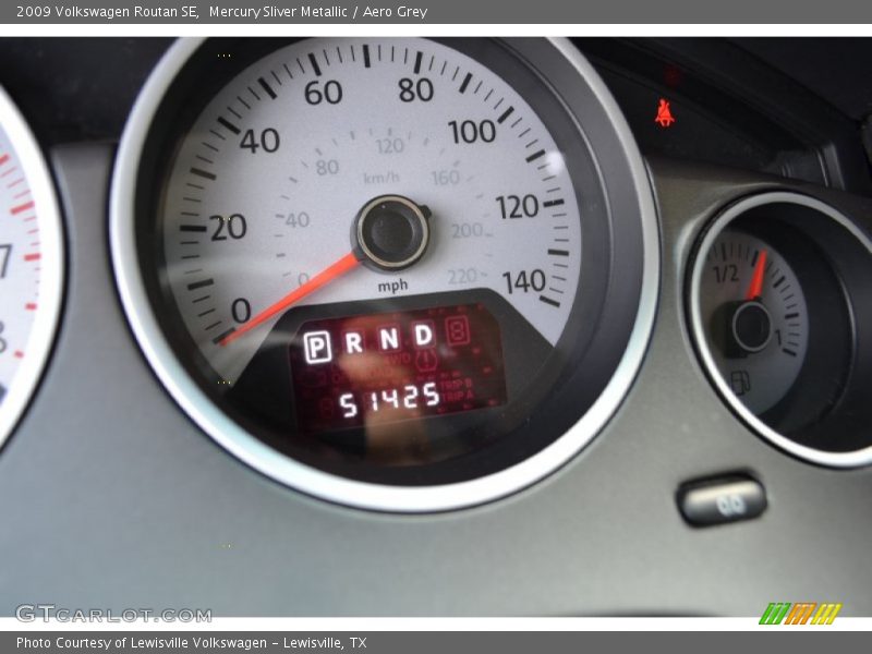 Mercury Sliver Metallic / Aero Grey 2009 Volkswagen Routan SE