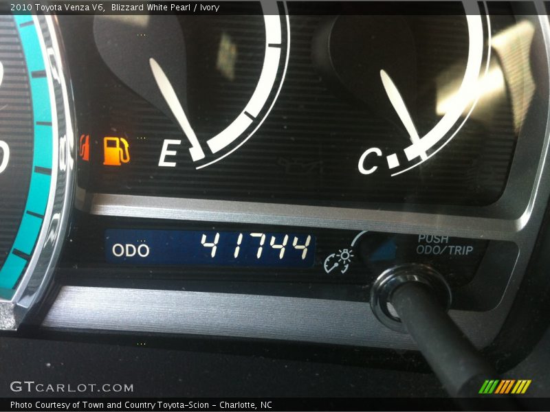 Blizzard White Pearl / Ivory 2010 Toyota Venza V6