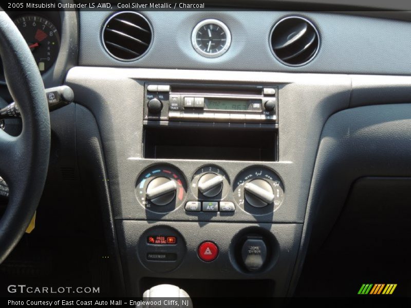 Cool Silver Metallic / Charcoal 2005 Mitsubishi Outlander LS AWD