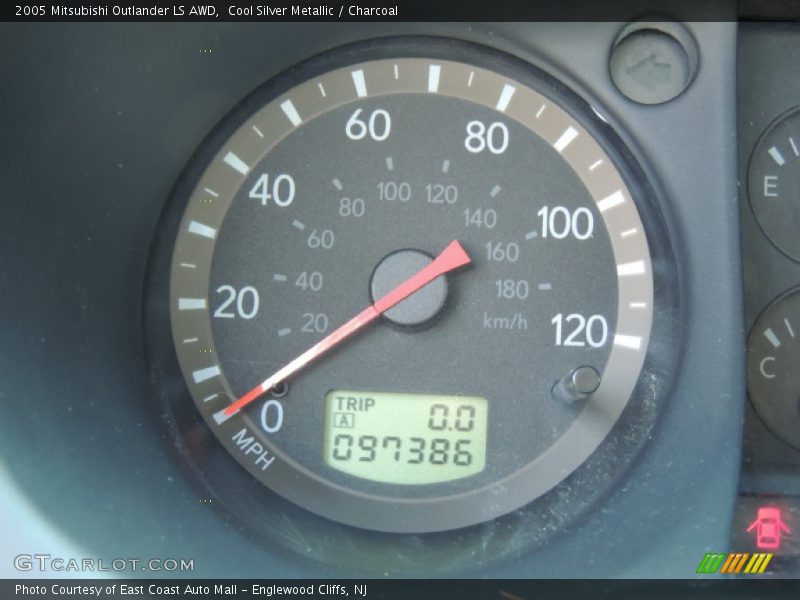 Cool Silver Metallic / Charcoal 2005 Mitsubishi Outlander LS AWD