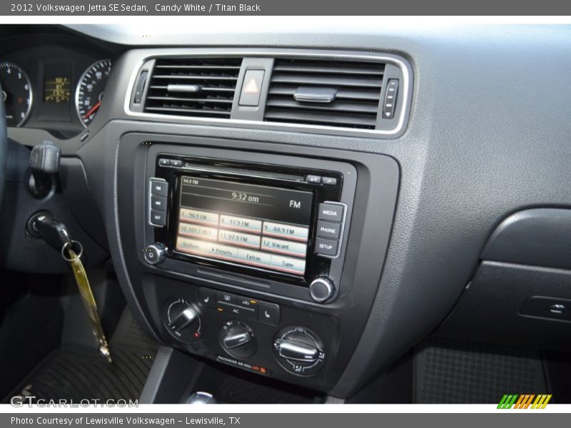 Candy White / Titan Black 2012 Volkswagen Jetta SE Sedan