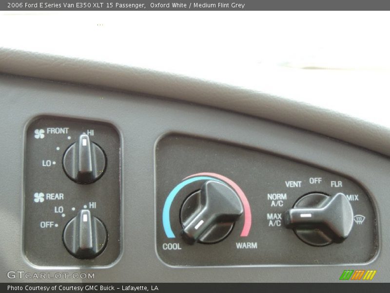 Oxford White / Medium Flint Grey 2006 Ford E Series Van E350 XLT 15 Passenger