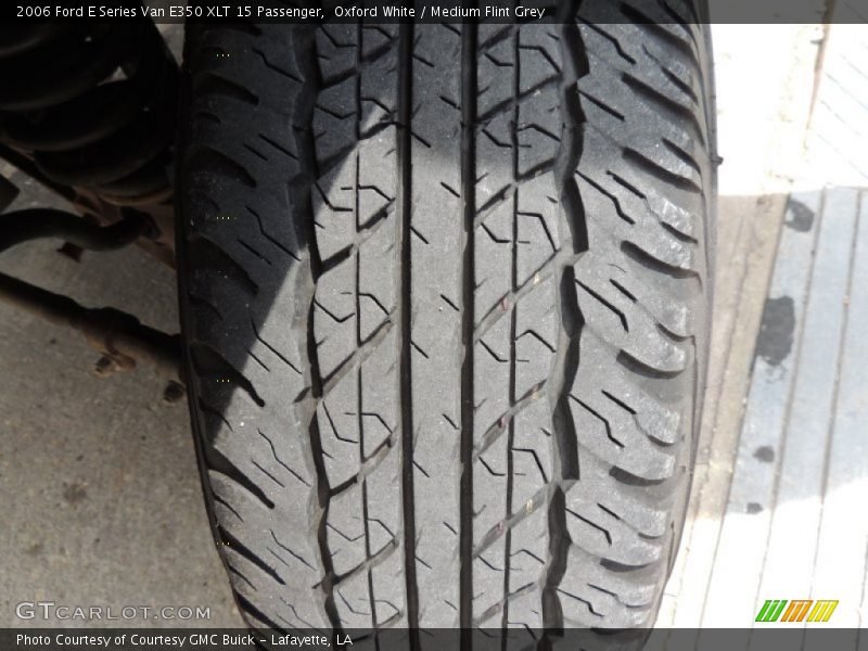 Oxford White / Medium Flint Grey 2006 Ford E Series Van E350 XLT 15 Passenger