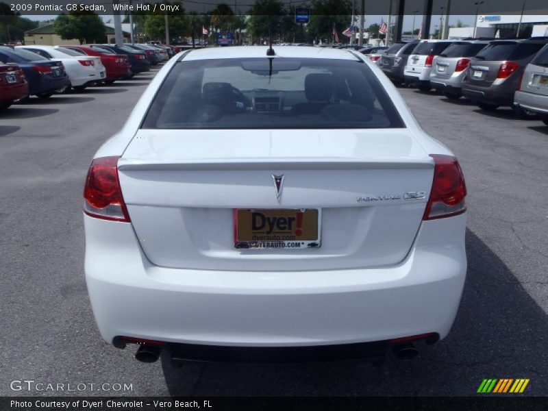 White Hot / Onyx 2009 Pontiac G8 Sedan