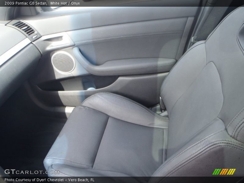 White Hot / Onyx 2009 Pontiac G8 Sedan