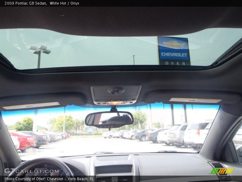 White Hot / Onyx 2009 Pontiac G8 Sedan
