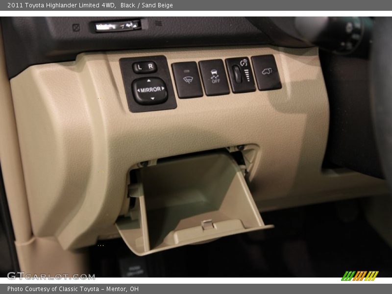 Black / Sand Beige 2011 Toyota Highlander Limited 4WD