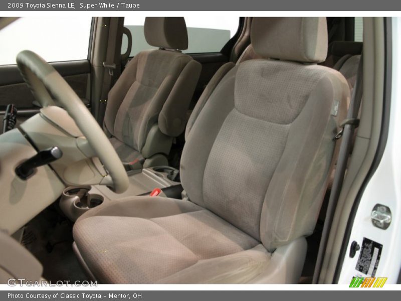 Super White / Taupe 2009 Toyota Sienna LE