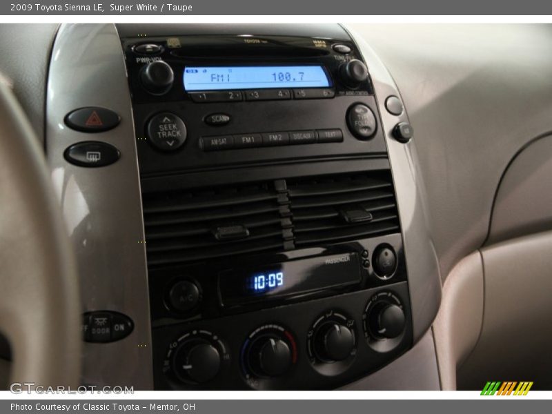 Super White / Taupe 2009 Toyota Sienna LE