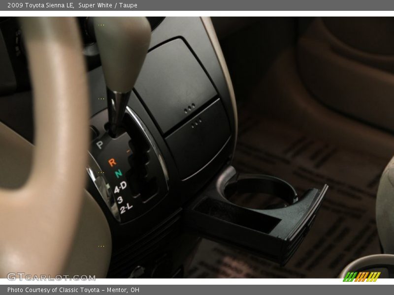 Super White / Taupe 2009 Toyota Sienna LE