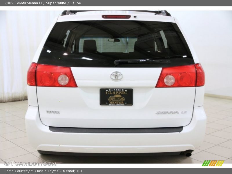 Super White / Taupe 2009 Toyota Sienna LE