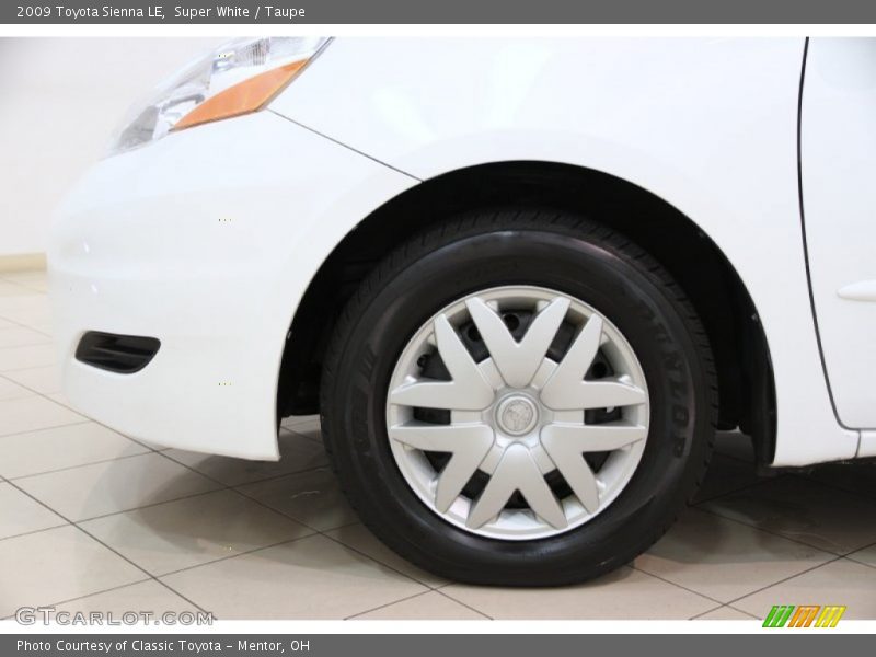 Super White / Taupe 2009 Toyota Sienna LE