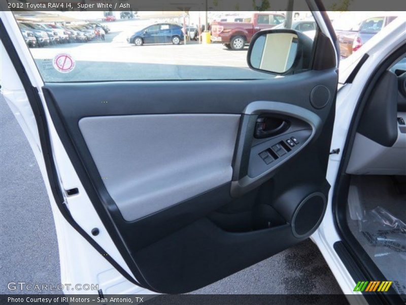 Super White / Ash 2012 Toyota RAV4 I4