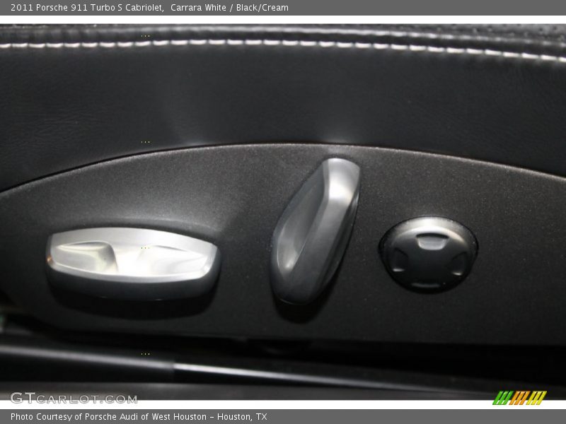 Controls of 2011 911 Turbo S Cabriolet