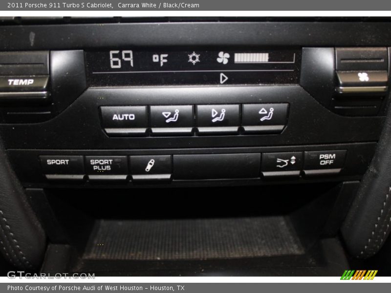 Controls of 2011 911 Turbo S Cabriolet