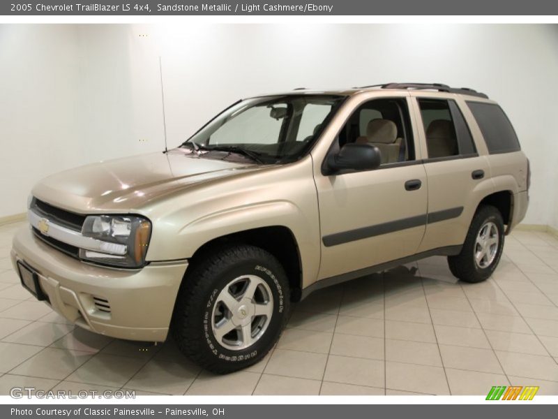Front 3/4 View of 2005 TrailBlazer LS 4x4