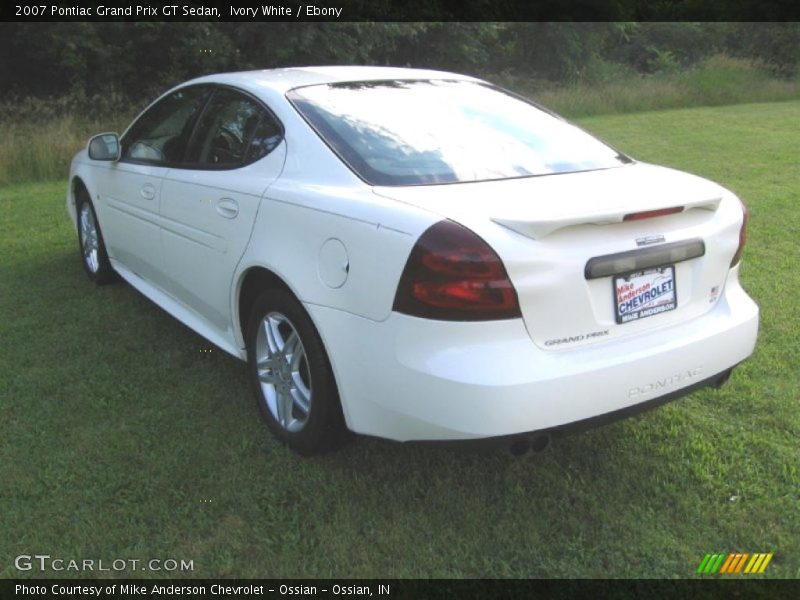 Ivory White / Ebony 2007 Pontiac Grand Prix GT Sedan