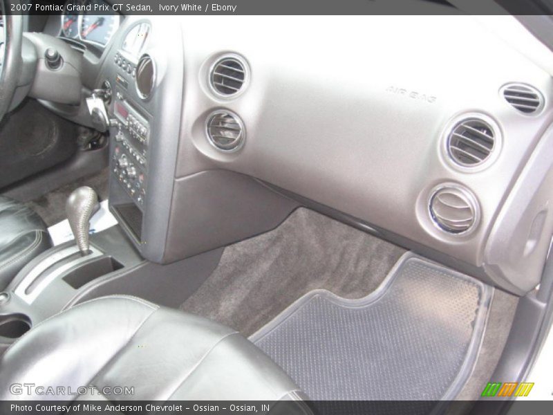 Ivory White / Ebony 2007 Pontiac Grand Prix GT Sedan