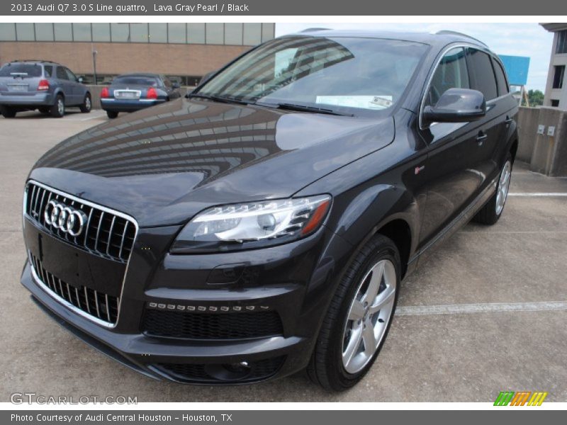 Front 3/4 View of 2013 Q7 3.0 S Line quattro