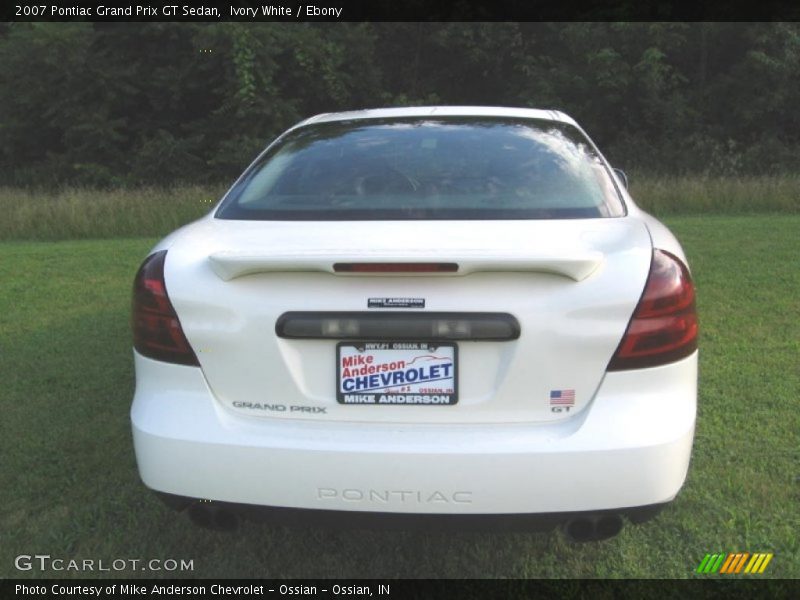 Ivory White / Ebony 2007 Pontiac Grand Prix GT Sedan
