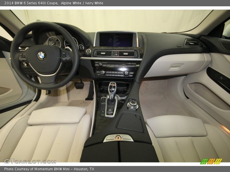Dashboard of 2014 6 Series 640i Coupe