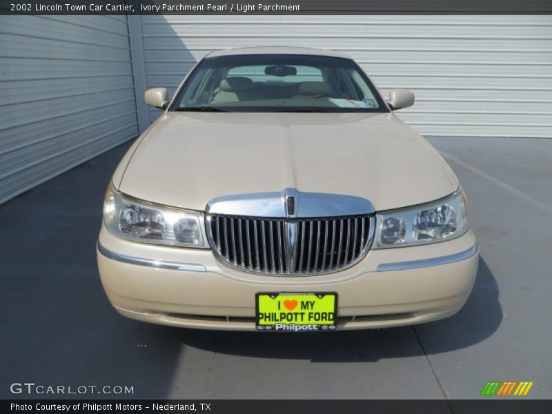 Ivory Parchment Pearl / Light Parchment 2002 Lincoln Town Car Cartier