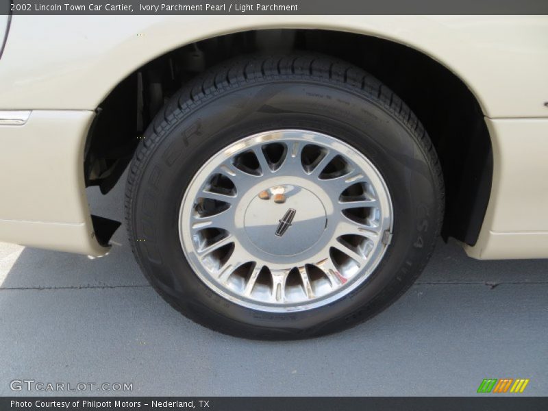 Ivory Parchment Pearl / Light Parchment 2002 Lincoln Town Car Cartier