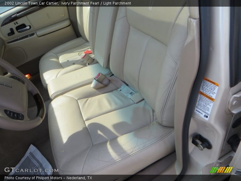 Ivory Parchment Pearl / Light Parchment 2002 Lincoln Town Car Cartier