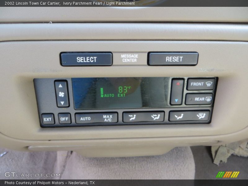 Ivory Parchment Pearl / Light Parchment 2002 Lincoln Town Car Cartier