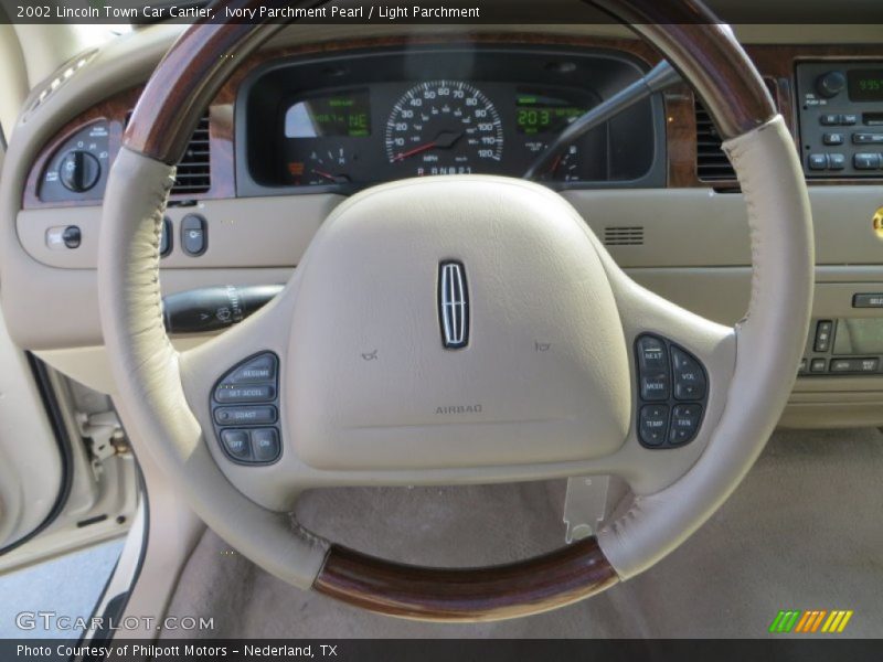 Ivory Parchment Pearl / Light Parchment 2002 Lincoln Town Car Cartier