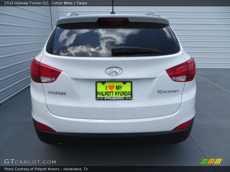 Cotton White / Taupe 2013 Hyundai Tucson GLS