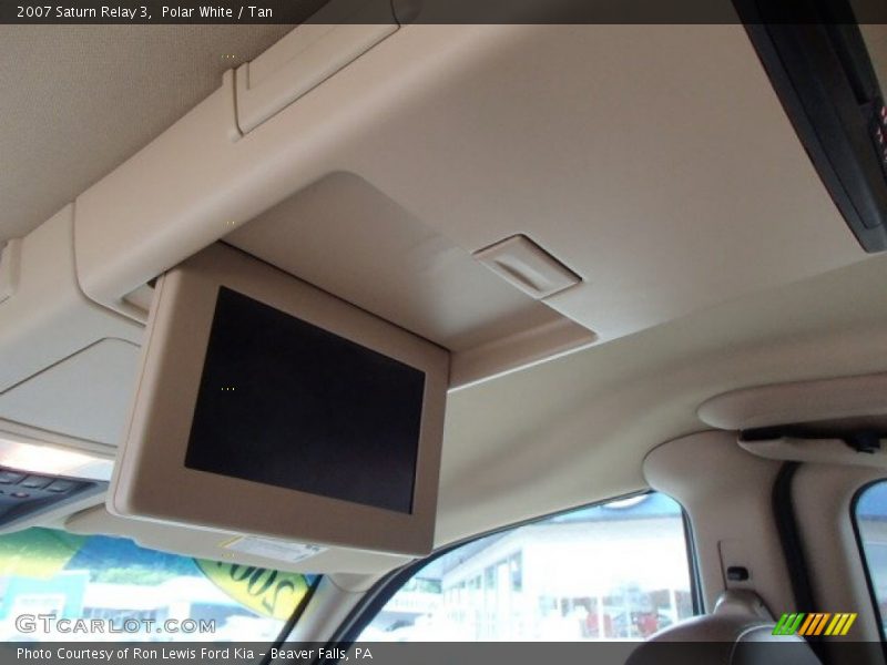 Polar White / Tan 2007 Saturn Relay 3