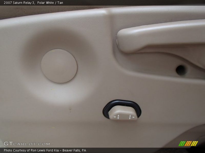 Polar White / Tan 2007 Saturn Relay 3