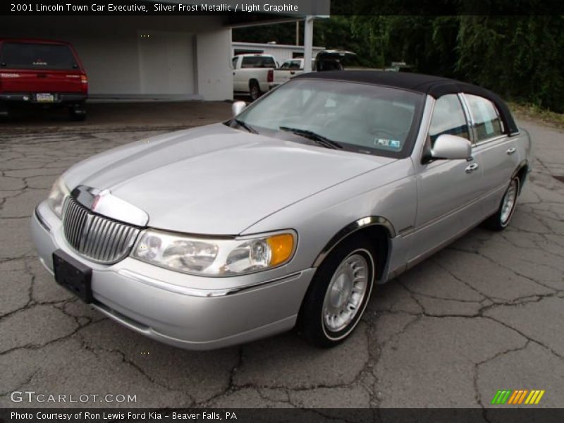 Silver Frost Metallic / Light Graphite 2001 Lincoln Town Car Executive