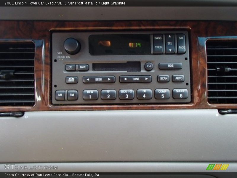 Silver Frost Metallic / Light Graphite 2001 Lincoln Town Car Executive