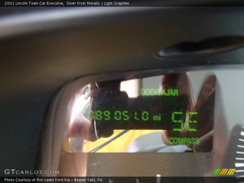 Silver Frost Metallic / Light Graphite 2001 Lincoln Town Car Executive