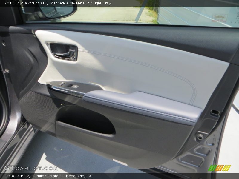 Magnetic Gray Metallic / Light Gray 2013 Toyota Avalon XLE